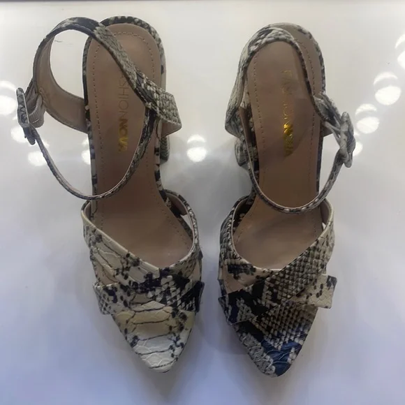 Animal print platform, chunky heel,Ankle straps, Size 7 - Picture 2 of 9